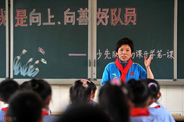 伊藤菜菜子听到这里，也不禁笑出声来，说：叶辰君，你也太财迷了，你知道吗，刚才你听到苏守道三个字的时候，表现得就好像他是你的杀父仇人一样，没想到原来只是你心里的一个债主......叶辰苦笑一声，随口道：哎，可惜的是让他给跑了，不过也没什么，以后早晚还是有机会见的这笔债，他躲得了初一躲不了十五。